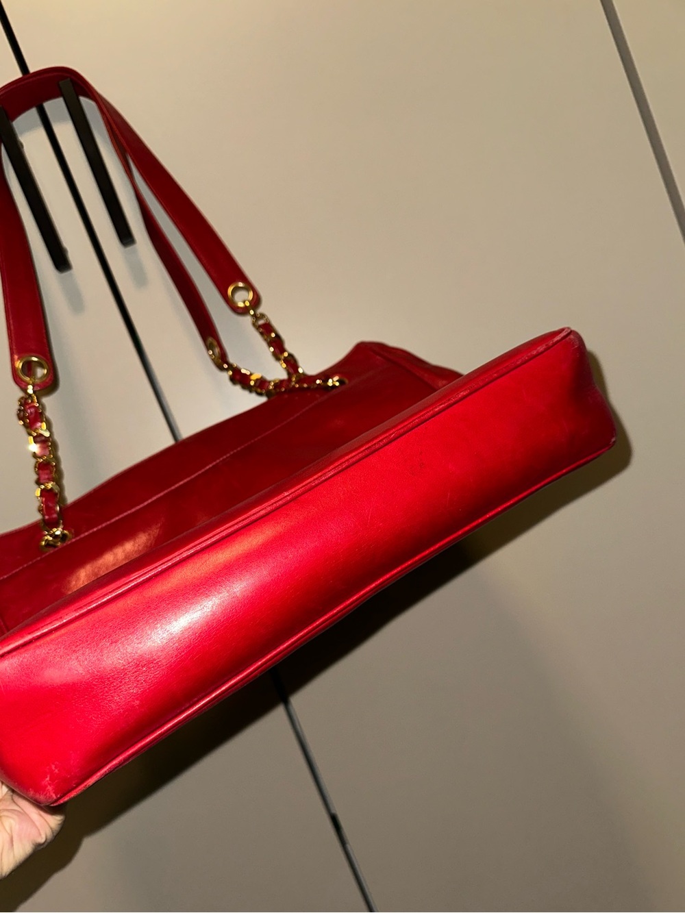 Chanel 90’s Red CC Lambskin Tote with Gold Chain-Detail Straps - Picture 7 of 7